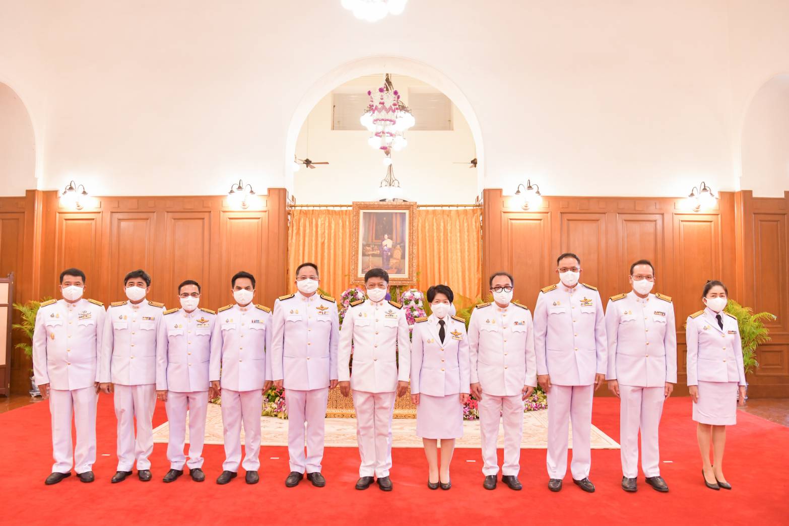 บริษัท ไปรษณีย์ไทย จำกัด (ปณท) และบริษัท ไปรษณีย์ไทยดิสทริบิวชั่น จำกัด  ( ปณด )​ พร้อมคณะผู้บริหาร ร่วมถวายแจกันดอกไม้ เบื้องหน้าพระบรมฯ