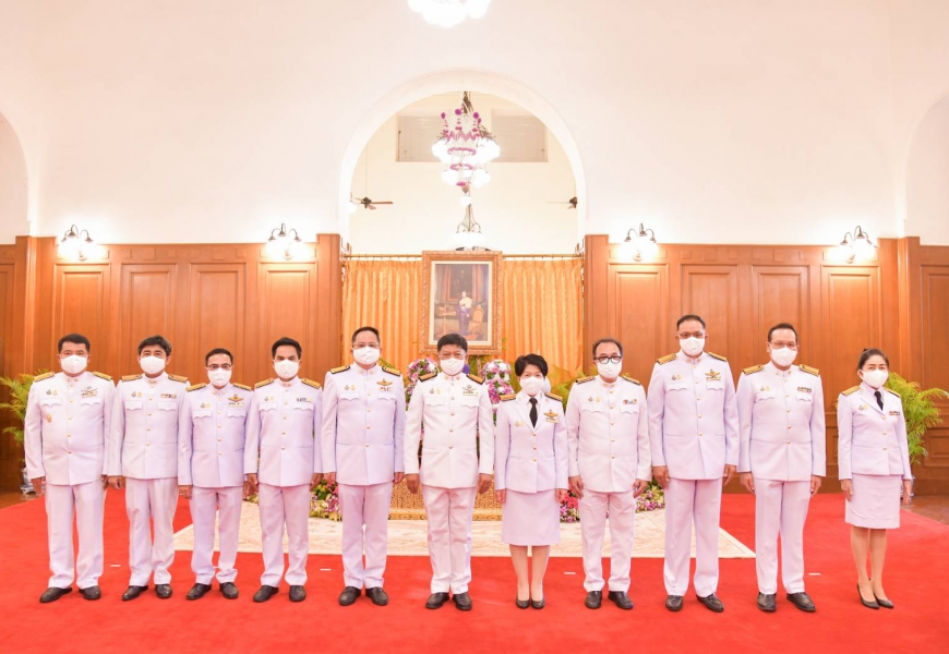 บริษัท ไปรษณีย์ไทย จำกัด (ปณท) และบริษัท ไปรษณีย์ไทยดิสทริบิวชั่น จำกัด  ( ปณด )​ พร้อมคณะผู้บริหาร ร่วมถวายแจกันดอกไม้ เบื้องหน้าพระบรมฯ